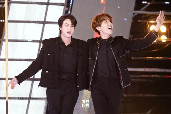 J-Hope (BTS) khoe ảnh xuống tóc ngắn ngủn trước ngày nhập ngũ-5