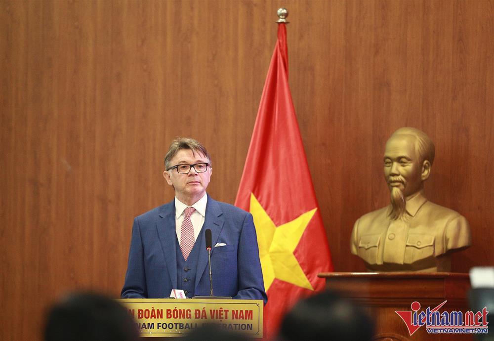 HLV Philippe Troussier: Vé World Cup khả thi với tuyển Việt Nam-1