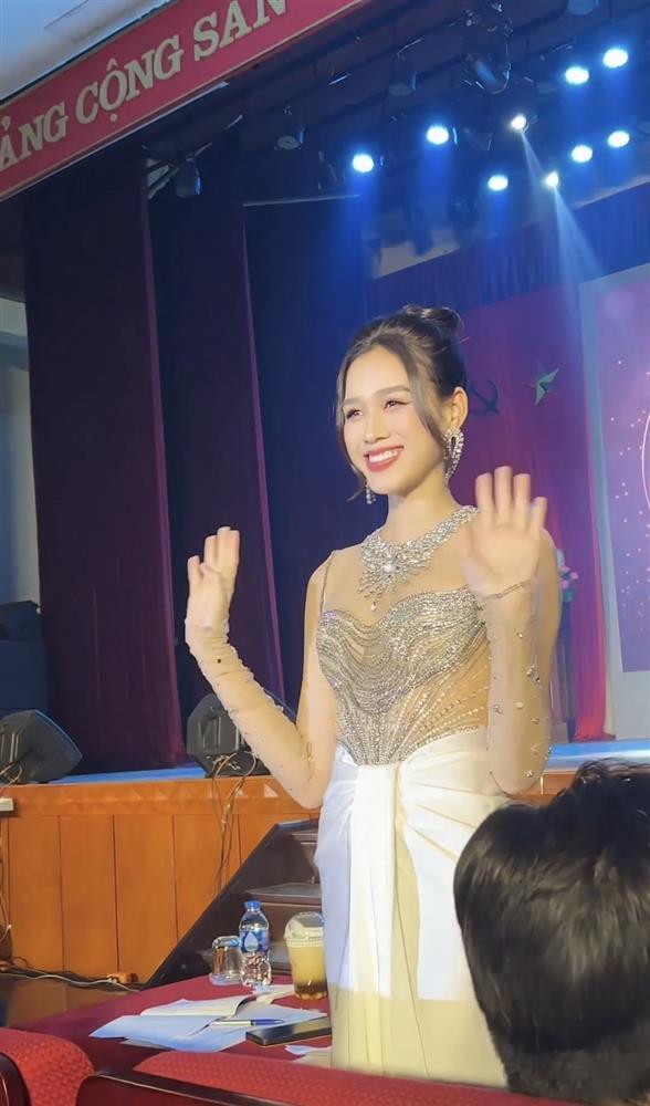 Đỗ Thị Hà cân đẹp chiếc váy từng khiến Minh Hằng bị nghi có tin vui-3