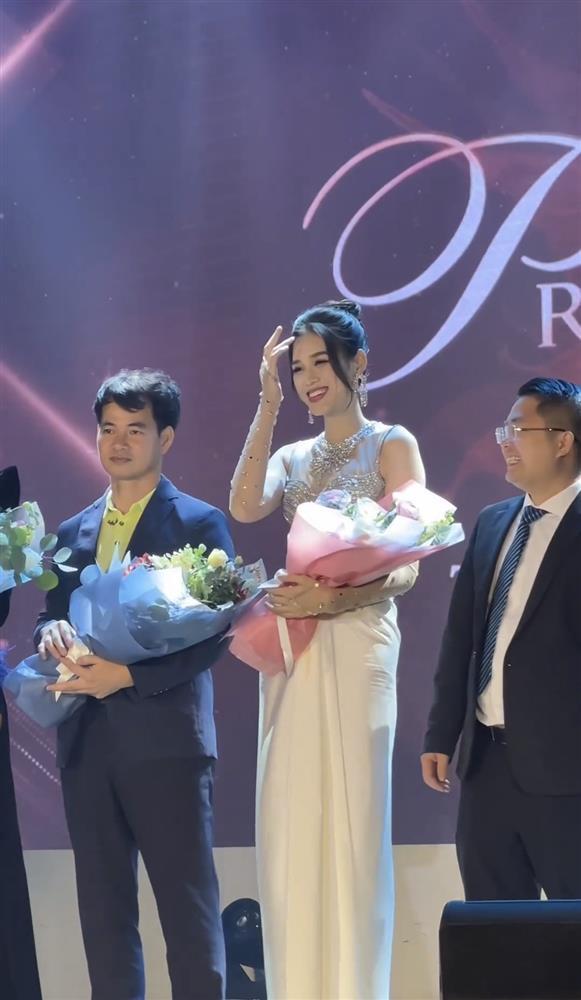 Đỗ Thị Hà cân đẹp chiếc váy từng khiến Minh Hằng bị nghi có tin vui-2