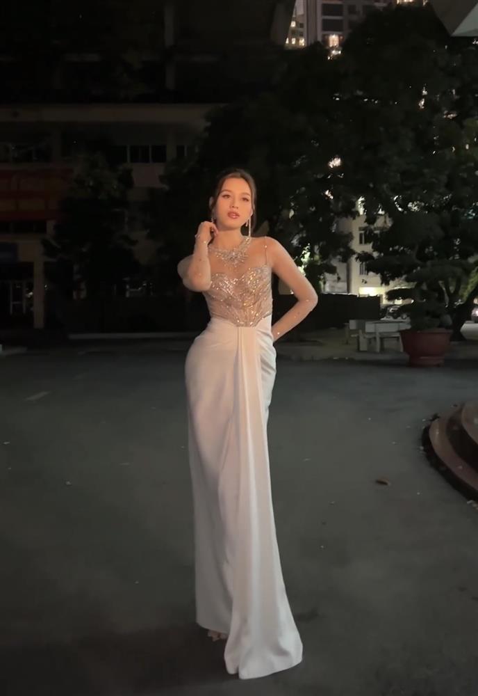 Đỗ Thị Hà cân đẹp chiếc váy từng khiến Minh Hằng bị nghi có tin vui-5