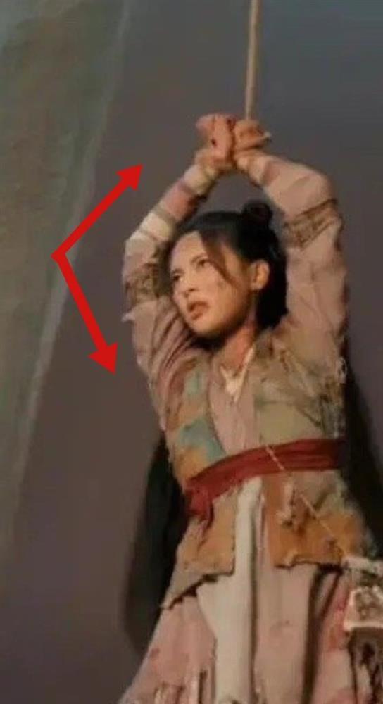 Dương Siêu Việt tự nhào lộn sau khi bị chê không chịu lăn xả-3