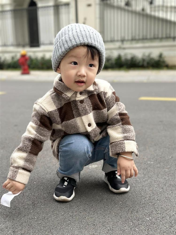 Cậu út nhà Kỳ Hân được gọi là Mạc Hồng Quân thu nhỏ-6