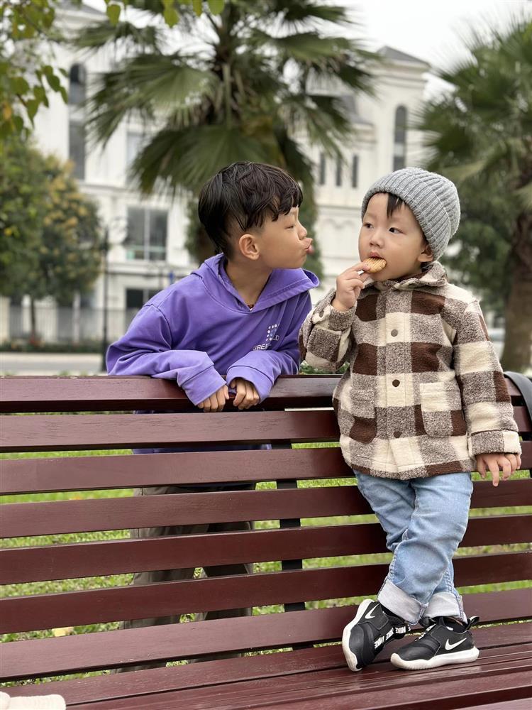 Cậu út nhà Kỳ Hân được gọi là Mạc Hồng Quân thu nhỏ-7