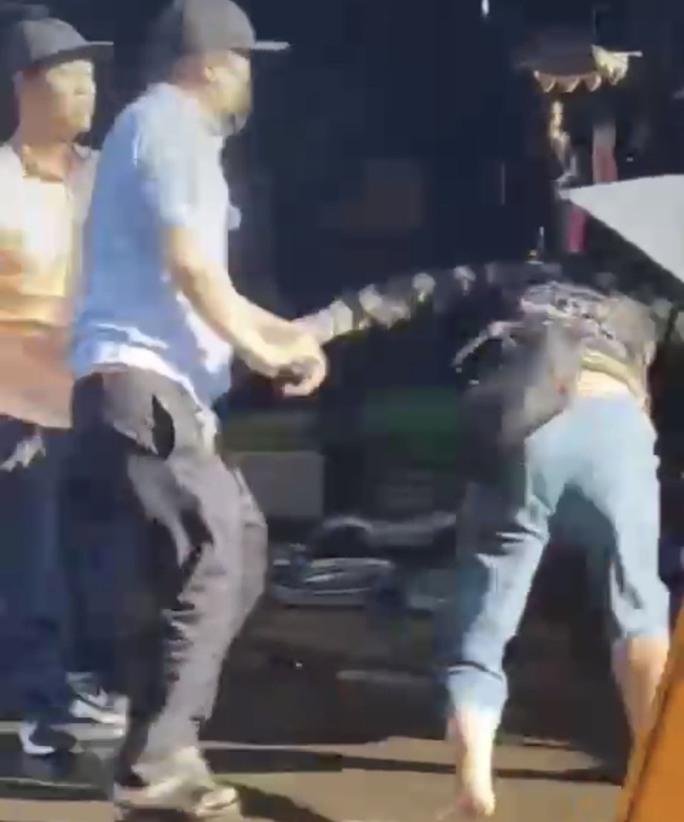 Xôn xao vụ dội nước giữa bà bán cá và BQL chợ gây bão MXH-3