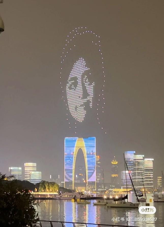 Thuê 520 máy bay không người lái mừng sinh nhật người thương-1