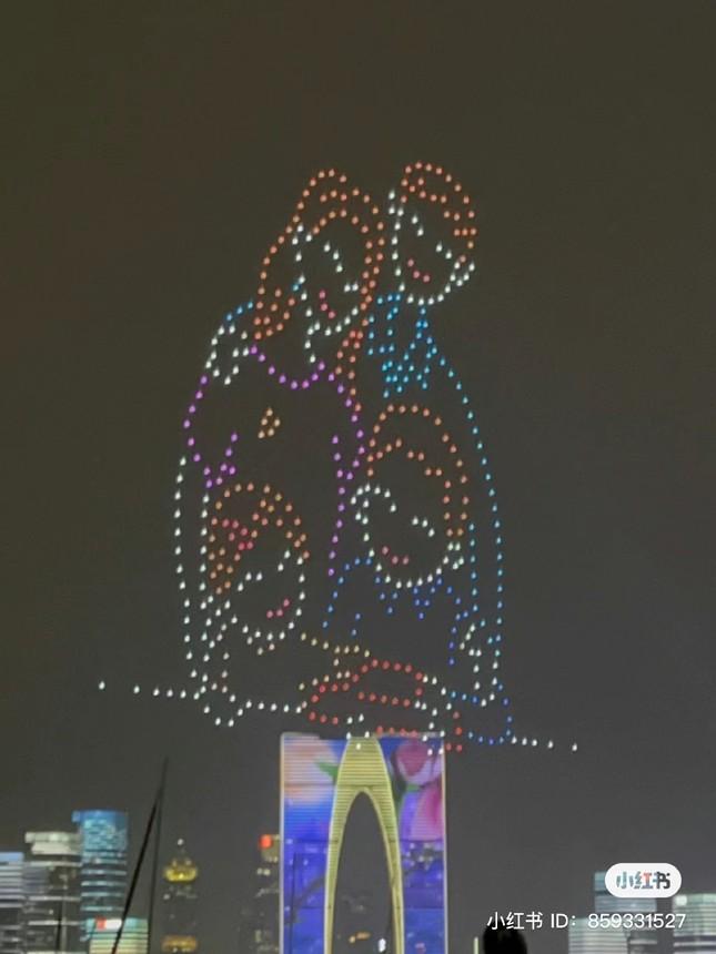 Thuê 520 máy bay không người lái mừng sinh nhật người thương-6