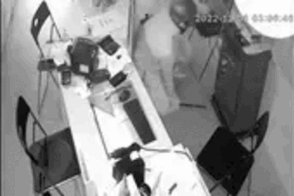 Bắt hai thanh niên trộm hòm phong bì đám cưới có hơn 100 triệu-2