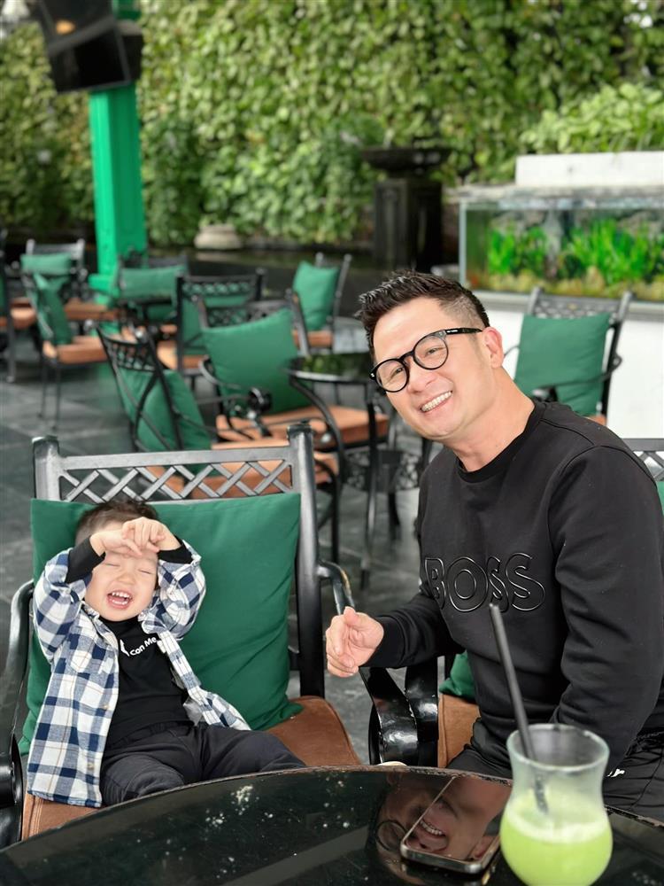 Showbiz Việt ngày 27/2: Mẹ Hà Hồ U70 thực hiện động tác yoga khó-2