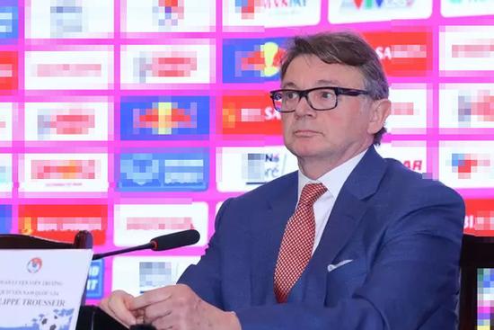 Vì sao VFF ký hợp đồng 3 năm với HLV Troussier, dài hơn người khác?