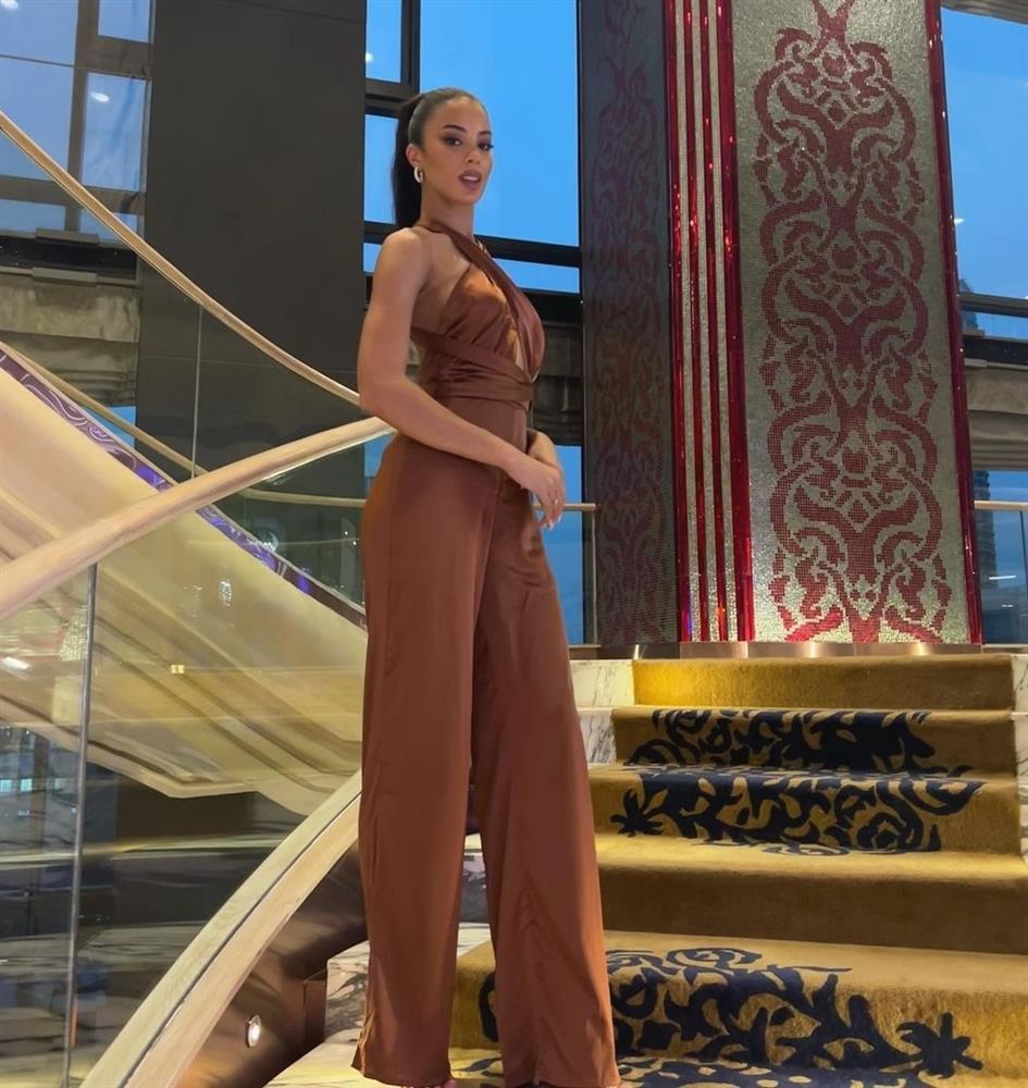 Á hậu 2 từng không thể đi học, nói gì về tân Miss Universe?-9