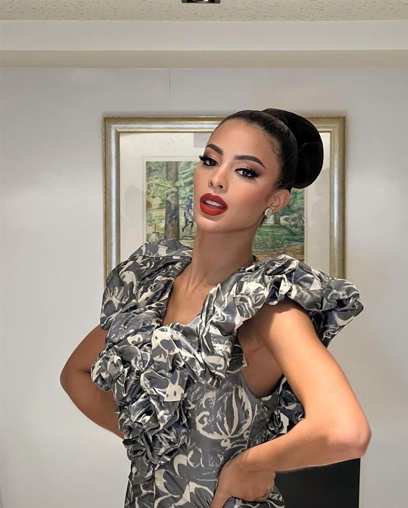 Á hậu 2 từng không thể đi học, nói gì về tân Miss Universe?-6