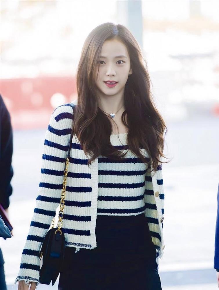 Thời trang sân bay của Jisoo (BLACKPINK) tổng giá trị hơn nửa tỷ-1