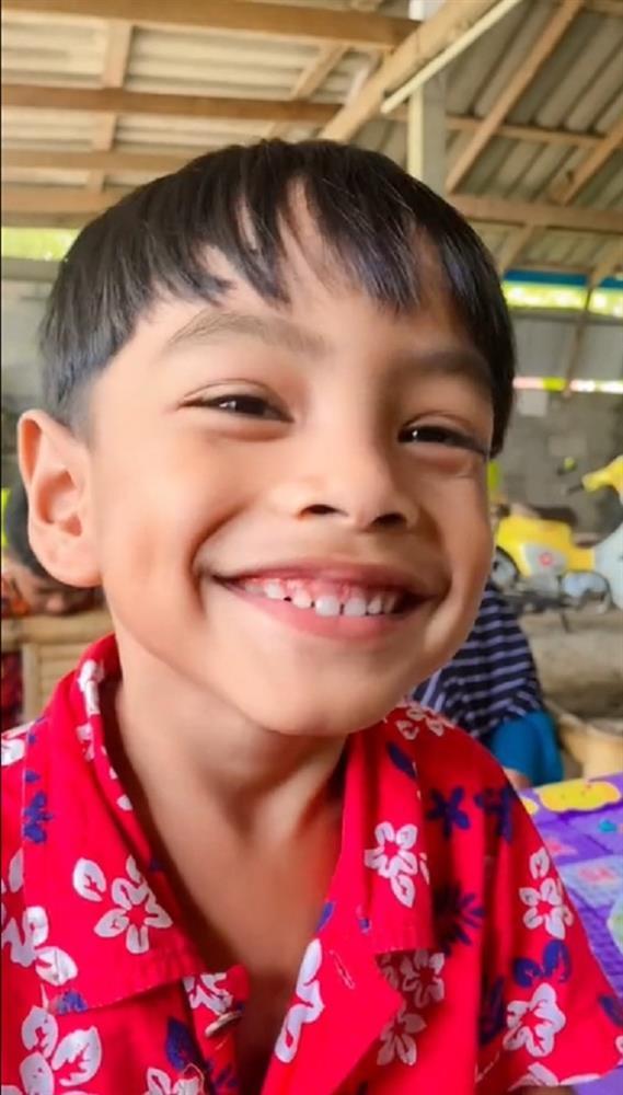 Không nhận ra diện mạo bé sơ sinh từng được ví như thiên thần-3