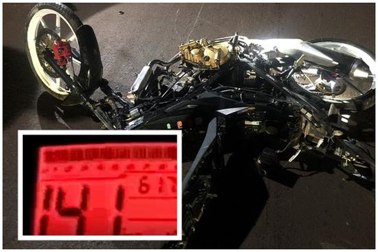 Clip: Livestream chạy xe 141 km/h, bất ngờ té ngã chết tại chỗ