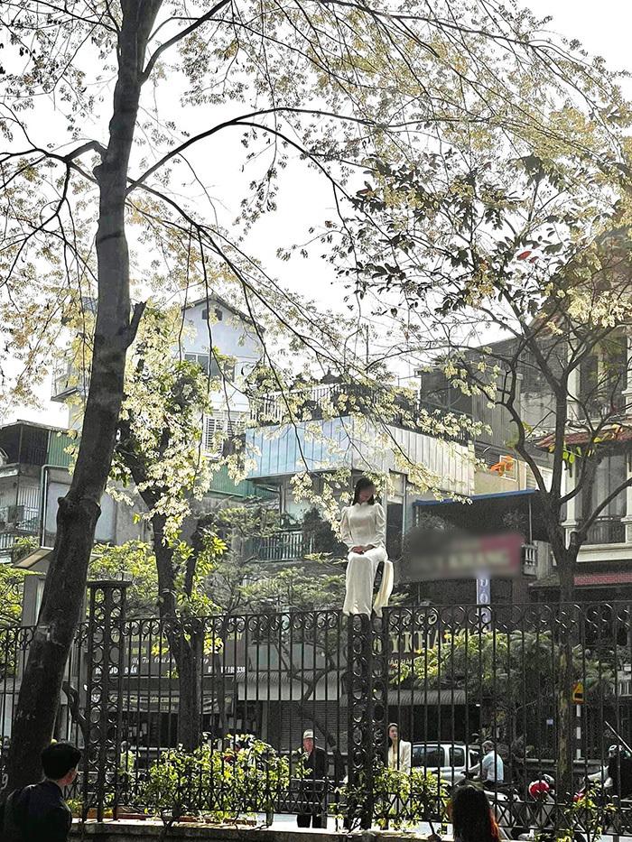 Xỉu ngang ảnh hậu trường chụp ảnh cùng hoa của hội chị em-7