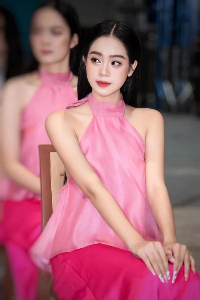 Hoa hậu Thanh Thủy công khai chia sẻ ảnh mặt mộc-16
