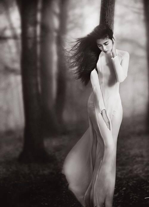 Hà Tăng mặc áo dài trắng đẹp như mỹ nữ an tĩnh trong tranh-4