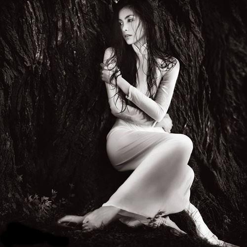 Hà Tăng mặc áo dài trắng đẹp như mỹ nữ an tĩnh trong tranh-7