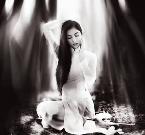 Hà Tăng mặc áo dài trắng đẹp như mỹ nữ an tĩnh trong tranh-8