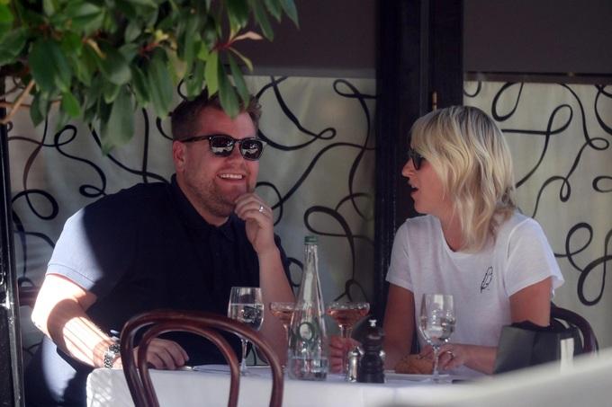 Những ngôi sao bị nhà hàng từ chối phục vụ vì vấn đề phục trang và ứng xử-4