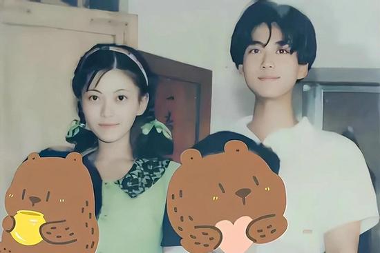 Cô gái khoe ảnh bố mẹ hồi trẻ đẹp như diễn viên nổi tiếng