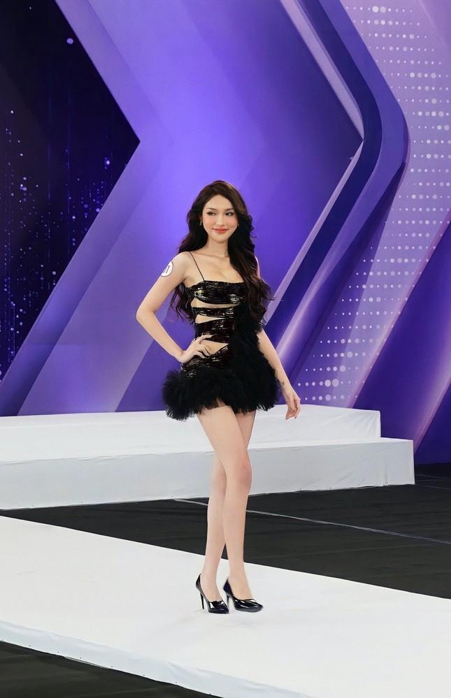 Mỹm Trần: Bản sao Yoshi Rinrada tại Miss International Queen Vietnam-1
