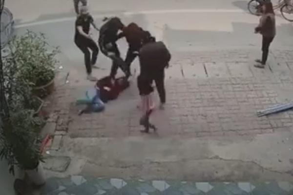 Cà Mau: Bé trai bị mẹ kế đánh bầm tím người vì 20.000 đồng-2