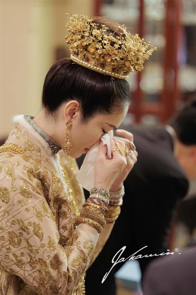 Hoa hậu chuyển giới đẹp nhất Thái Lan khóc trong ngày cưới-9