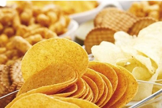 Bé trai ăn phải bim bim tẩm thuốc diệt chuột