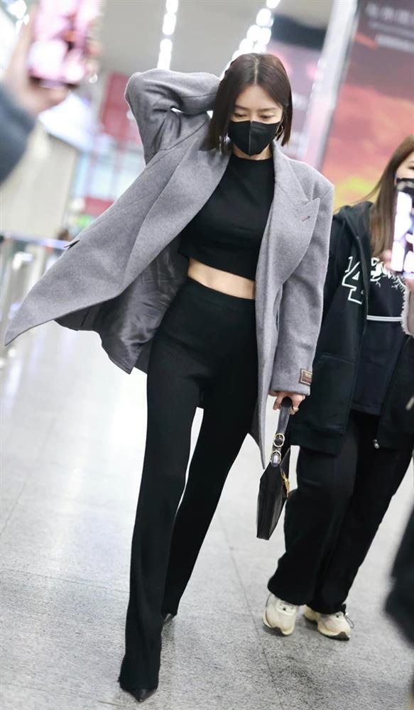 Chị đại Cbiz diện đồ bó thu hút không kém hậu bối đôi mươi-5