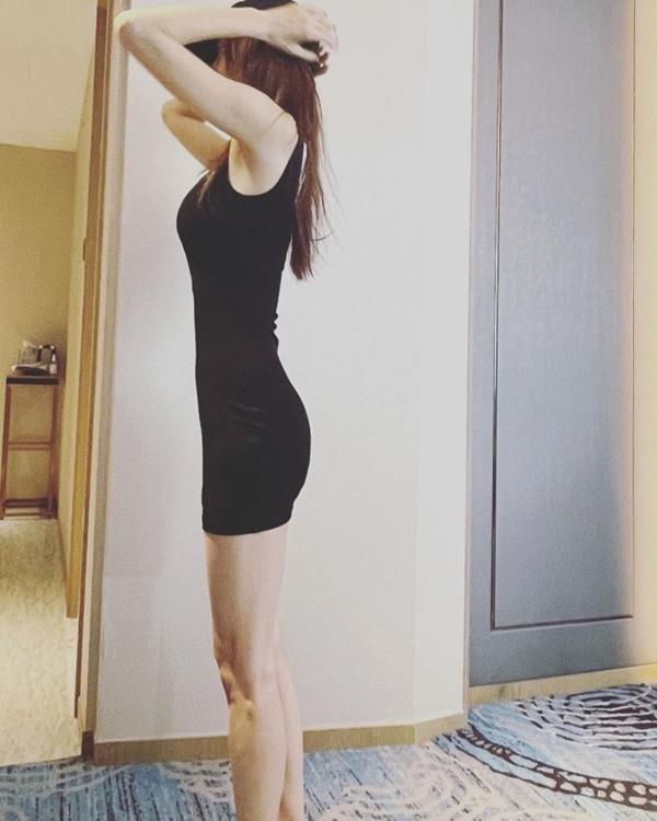 Chị đại Cbiz diện đồ bó thu hút không kém hậu bối đôi mươi-7