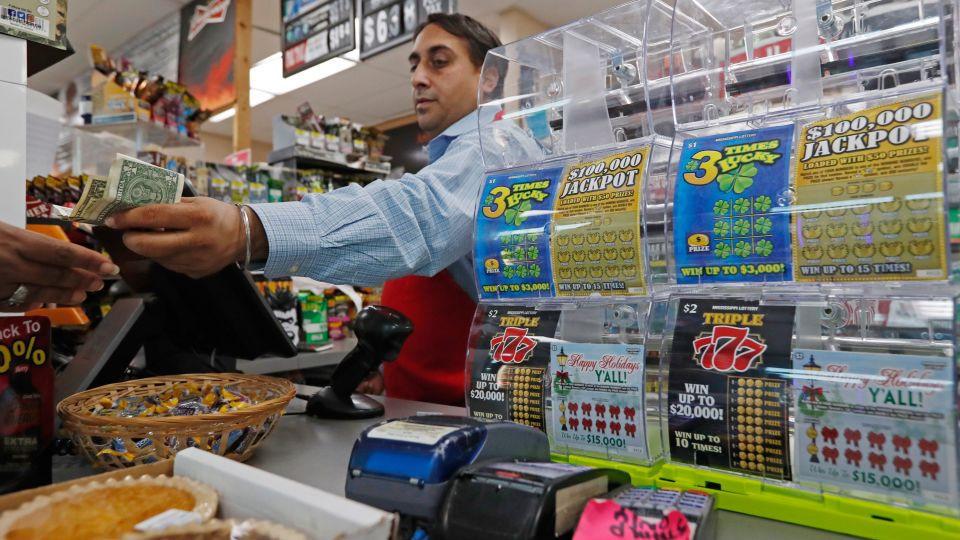 Bất ngờ trúng số triệu đô trong lần đi siêu thị-1