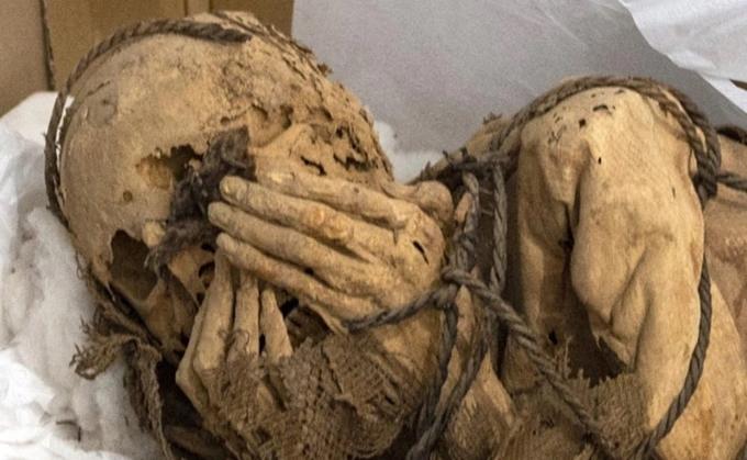 Nam thanh niên ăn, ngủ cùng xác ướp 600 năm tuổi suốt chục năm-2