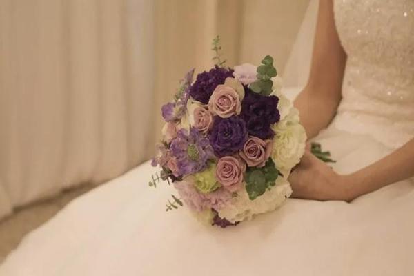 Thuê khách sạn làm phòng tân hôn, hôm sau cô dâu chú rể sốc nặng khi kiểm phong bì-3