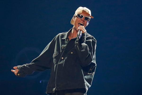 Justin Bieber tưởng được chào đón nhưng lại bị phản ứng dữ dội-3