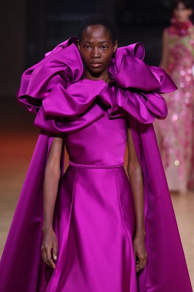 Không phải vô cớ Jisoo (BLACKPINK) chọn váy tím cho show Dior Thu Đông 2023-5