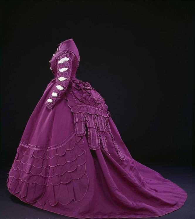 Không phải vô cớ Jisoo (BLACKPINK) chọn váy tím cho show Dior Thu Đông 2023-10