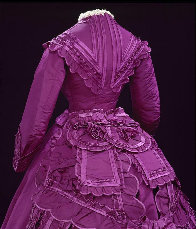 Không phải vô cớ Jisoo (BLACKPINK) chọn váy tím cho show Dior Thu Đông 2023-11