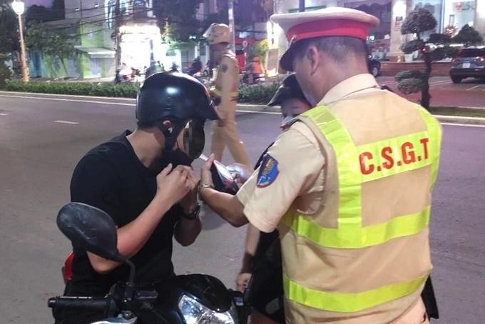 Nhiều cán bộ né tránh kiểm tra nồng độ cồn-5