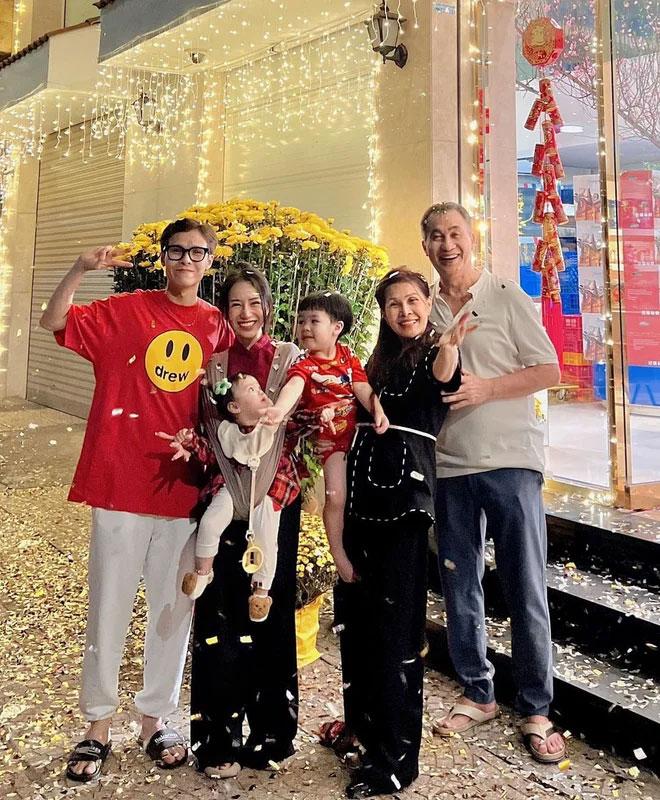 Bố mẹ Minh Nhựa hơn 40 năm chung sống hạnh phúc-3