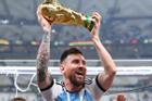Messi chi 5 tỷ để mua iPhone mạ vàng tặng ĐT Argentina
