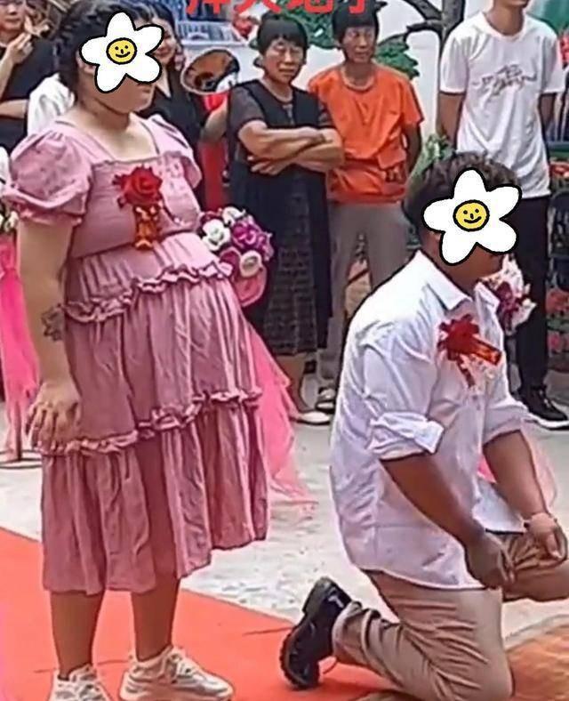 Đám cưới cô dâu bụng bầu vượt mặt không nhận được đồng sính lễ nào-2