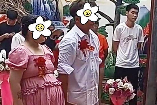 Đám cưới cô dâu bụng bầu vượt mặt không nhận được đồng sính lễ nào