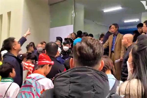 Quận Cầu Giấy tổ chức giải bơi nhưng ‘đóng cửa’, phụ huynh bất bình-1