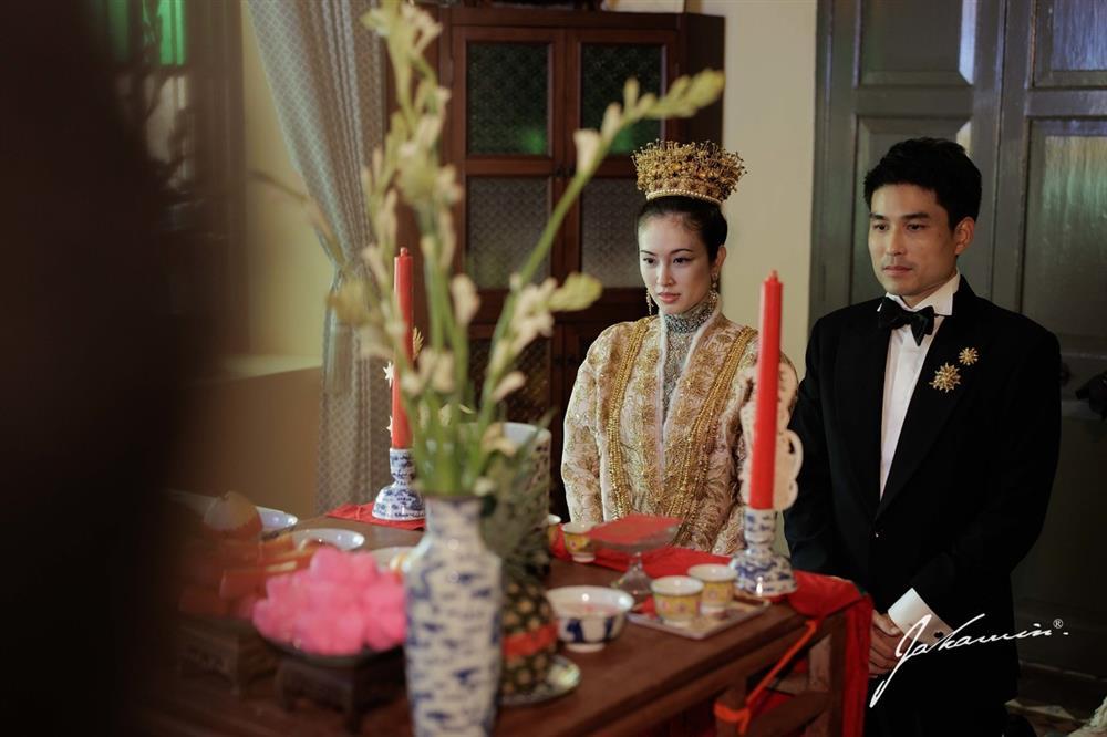 Cận cảnh trang phục cưới dát vàng của Hoa hậu chuyển giới đẹp nhất Thái Lan-2