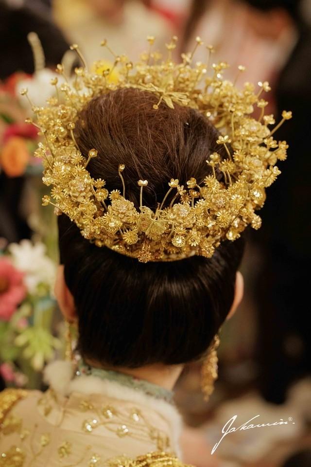 Cận cảnh trang phục cưới dát vàng của Hoa hậu chuyển giới đẹp nhất Thái Lan-4