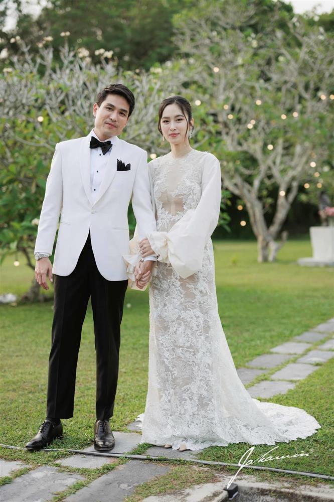 Chồng hôn Hoa hậu chuyển giới đẹp nhất Thái Lan trong tiệc cưới-5