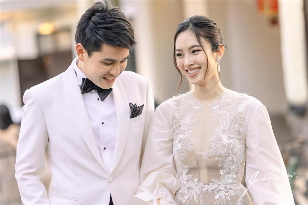 Chồng hôn Hoa hậu chuyển giới đẹp nhất Thái Lan trong tiệc cưới-9