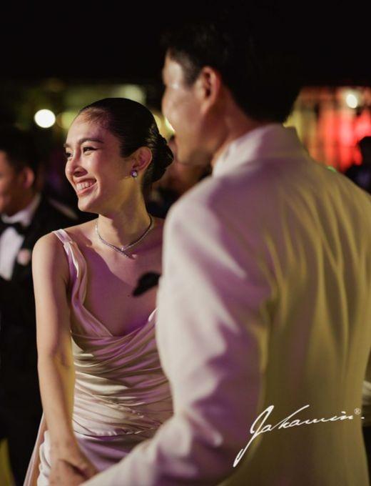 Chồng hôn Hoa hậu chuyển giới đẹp nhất Thái Lan trong tiệc cưới-20